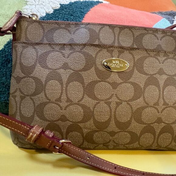 COACH PEYTON SIGNATURE BRINN EAST/WEST SWINGPACK - Picture 7 of 9